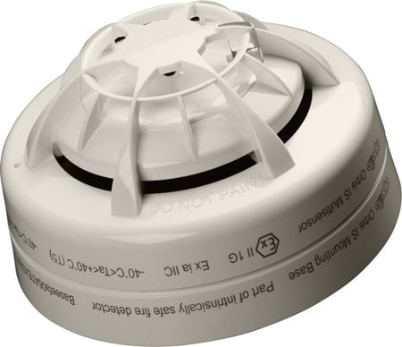 Apollo Orbis I.S. multi-sensor smoke and heat detector with optical and heat sensors, mounted on ceiling for fire detection