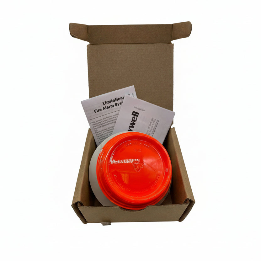 Farenhyt IDP-HEAT-IV thermal sensor heat detector in ivory, with fixed 135°F temperature sensing for fire safety systems.