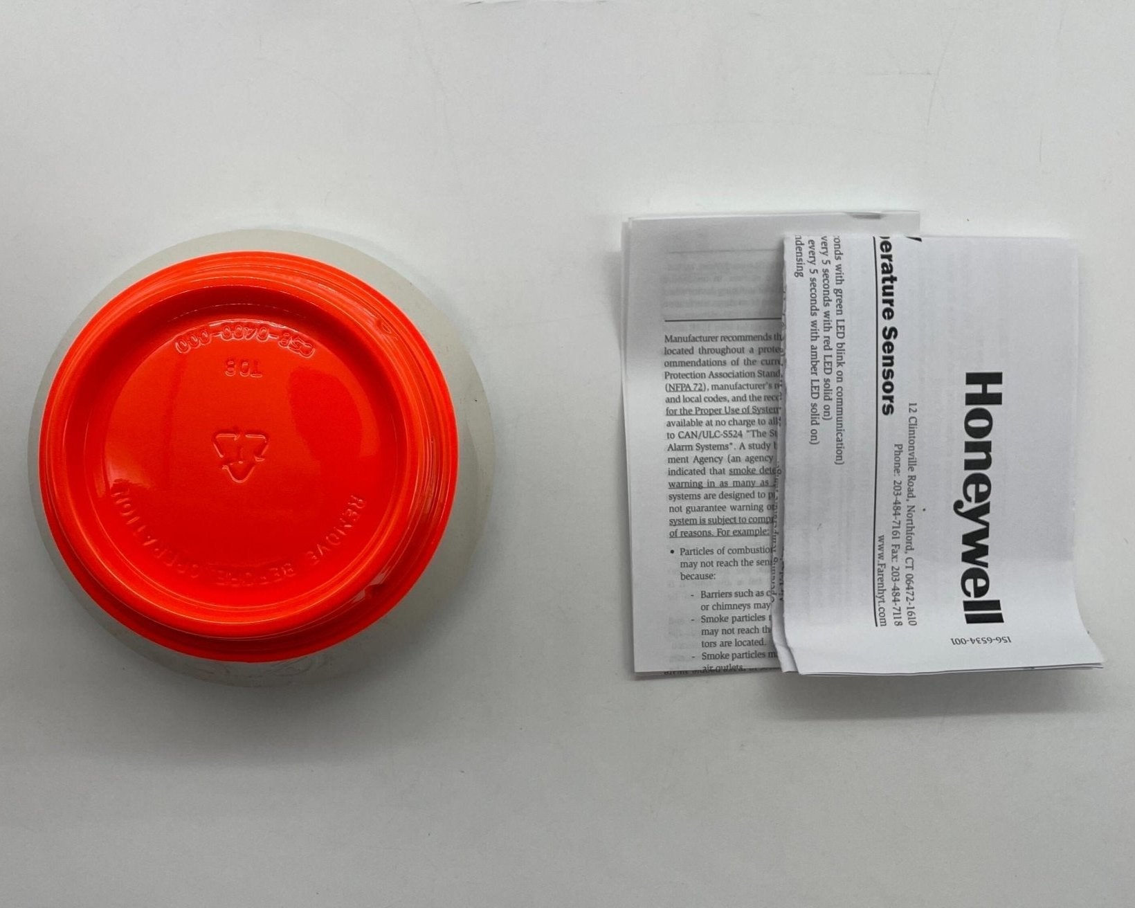 Farenhyt Photoelectric Smoke Detector in ivory, mounted on ceiling, with sensor and alert features visible.